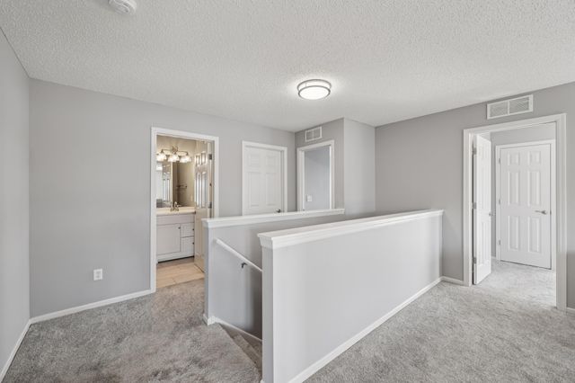 20330 Kensfield Trail 1504, Lakeville, MN 55044