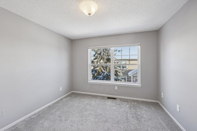 20330 Kensfield Trail 1504, Lakeville, MN 55044