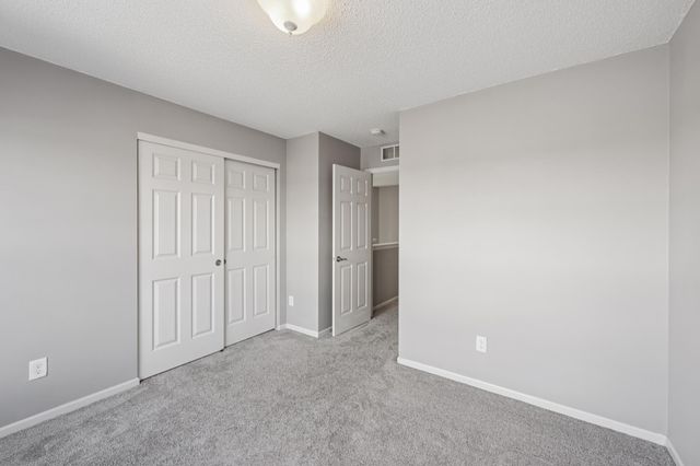 20330 Kensfield Trail 1504, Lakeville, MN 55044