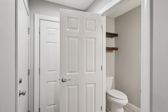 20330 Kensfield Trail 1504, Lakeville, MN 55044