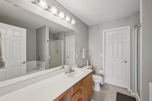 20330 Kensfield Trail 1504, Lakeville, MN 55044