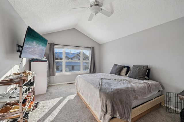 20330 Kensfield Trail 1504, Lakeville, MN 55044