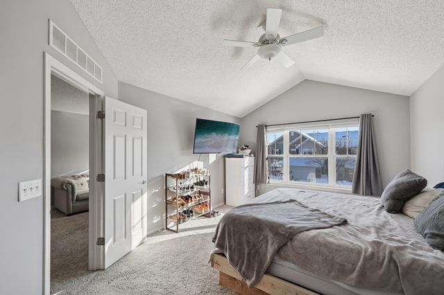 20330 Kensfield Trail 1504, Lakeville, MN 55044