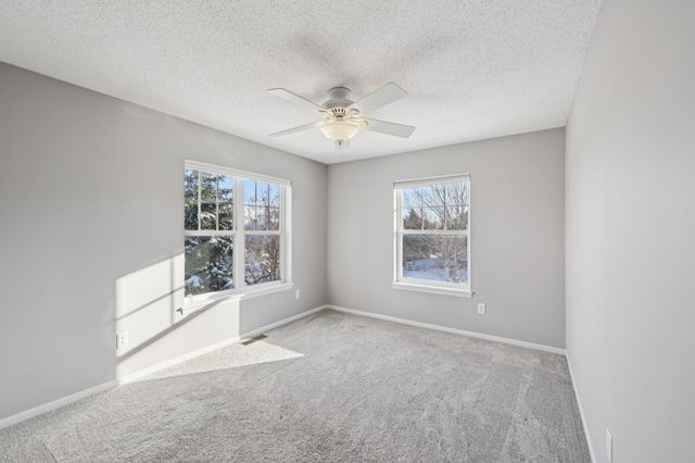 20330 Kensfield Trail 1504, Lakeville, MN 55044