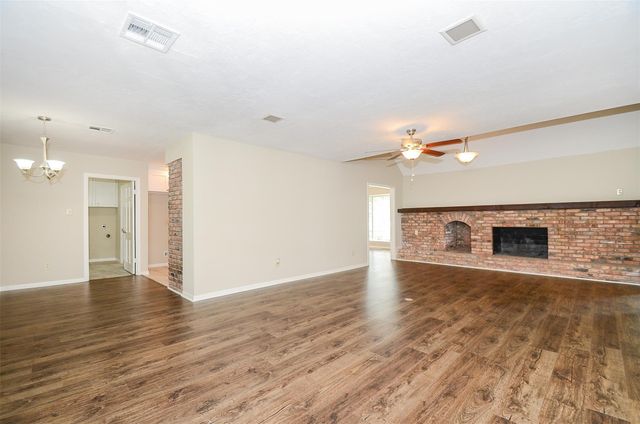 5843 S Braeswood Boulevard, Houston, TX 77096