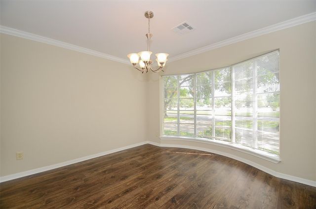5843 S Braeswood Boulevard, Houston, TX 77096