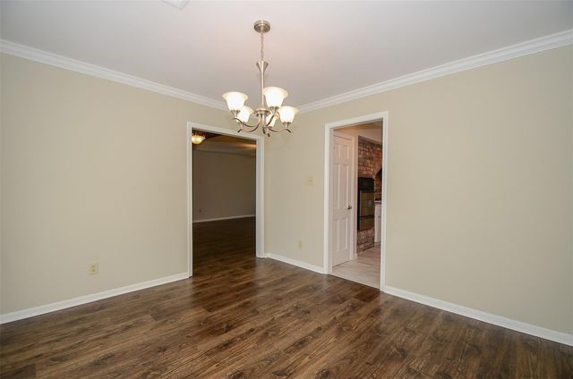 5843 S Braeswood Boulevard, Houston, TX 77096