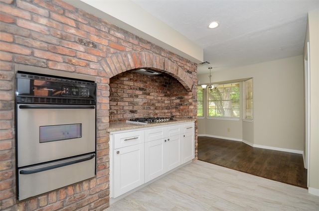 5843 S Braeswood Boulevard, Houston, TX 77096