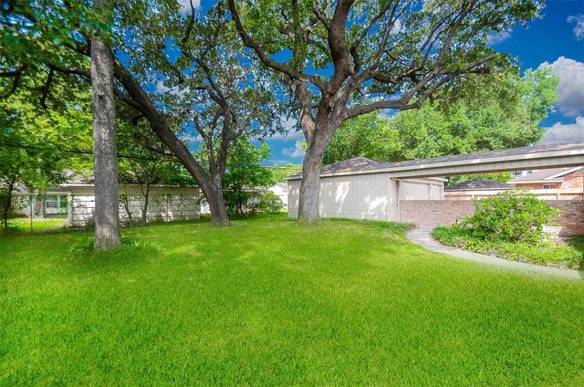 5843 S Braeswood Boulevard, Houston, TX 77096