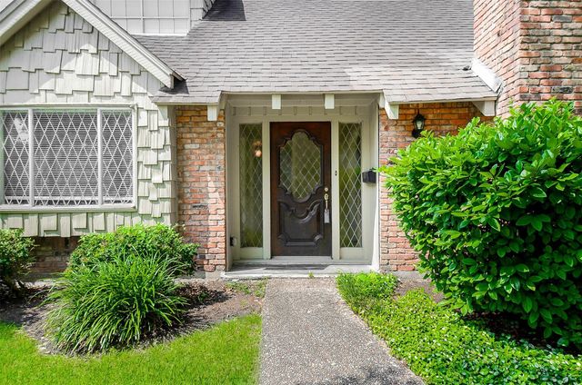 5843 S Braeswood Boulevard, Houston, TX 77096