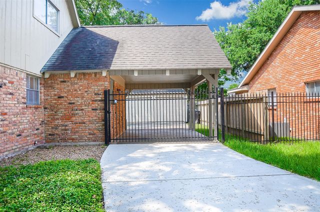 5843 S Braeswood Boulevard, Houston, TX 77096