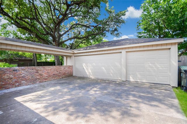 5843 S Braeswood Boulevard, Houston, TX 77096