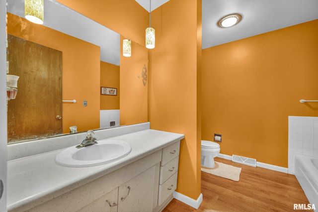616 W HAWLIETTE Court, Peoria, IL 61614