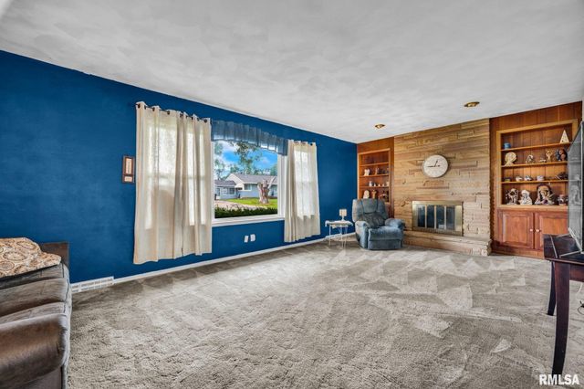 616 W HAWLIETTE Court, Peoria, IL 61614
