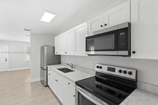 812 32nd St, West Palm Beach, FL 33407