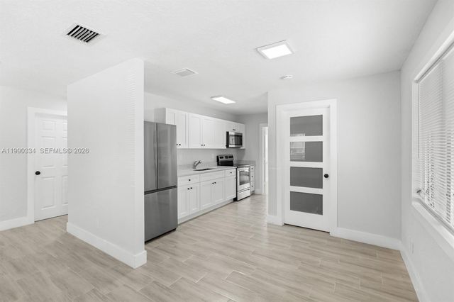 812 32nd St, West Palm Beach, FL 33407