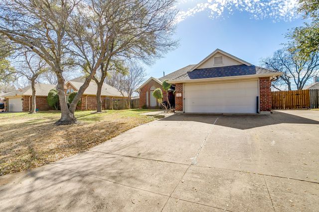 841 Park Meadow Lane, Burleson, TX 76028