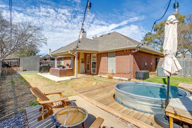 841 Park Meadow Lane, Burleson, TX 76028