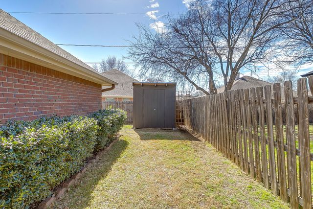 841 Park Meadow Lane, Burleson, TX 76028