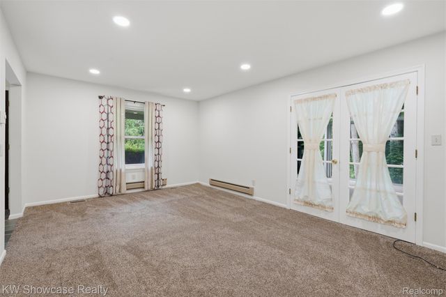 7125 Ridgewood Road, Springfield Charter Township, MI 48346