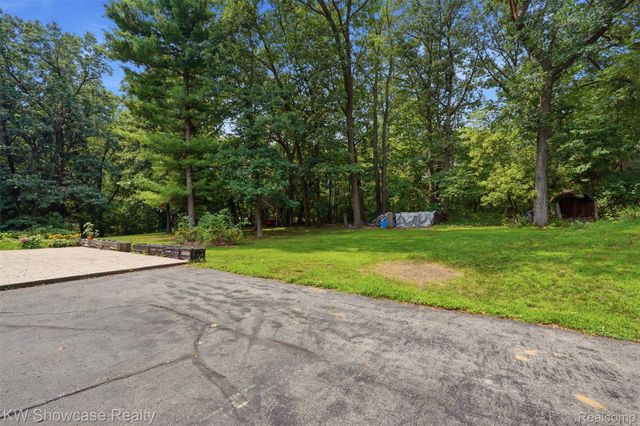 7125 Ridgewood Road, Springfield Charter Township, MI 48346