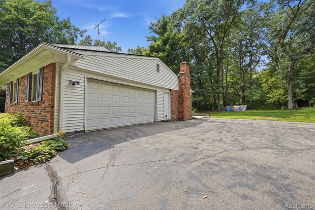 7125 Ridgewood Road, Springfield Charter Township, MI 48346