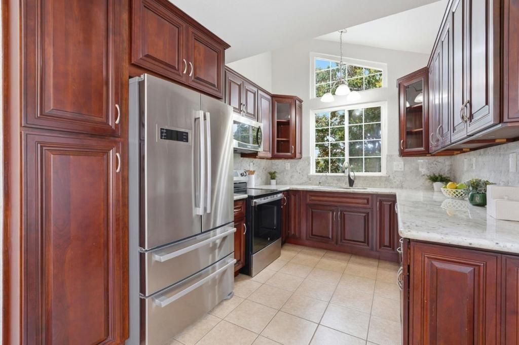 Image 13 of property listing at 702 Winstead Court, Sunnyvale, CA 94087