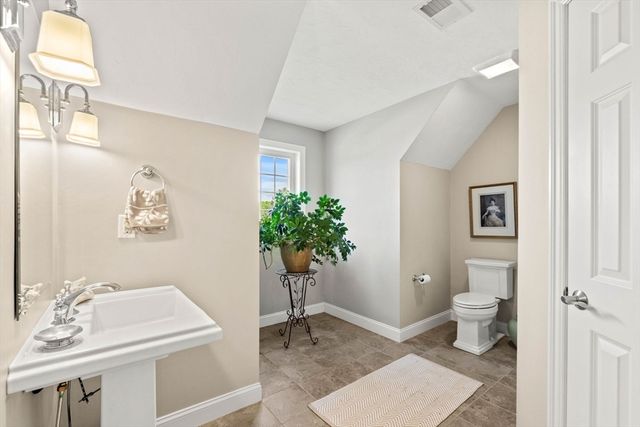 5 Hamilton Cir 5, Shrewsbury, MA 01545