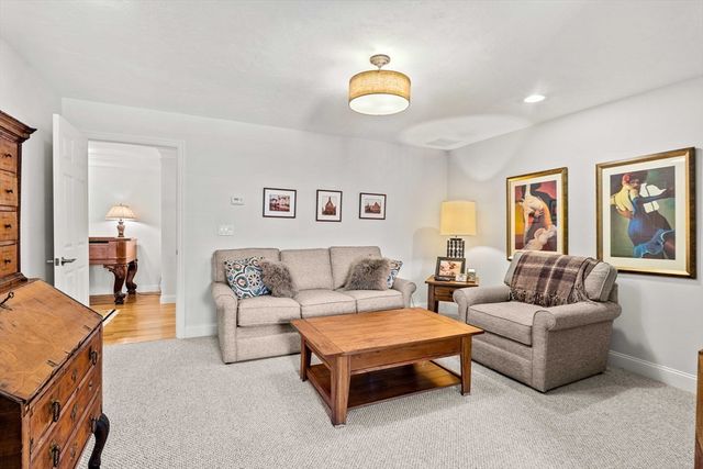 5 Hamilton Cir 5, Shrewsbury, MA 01545