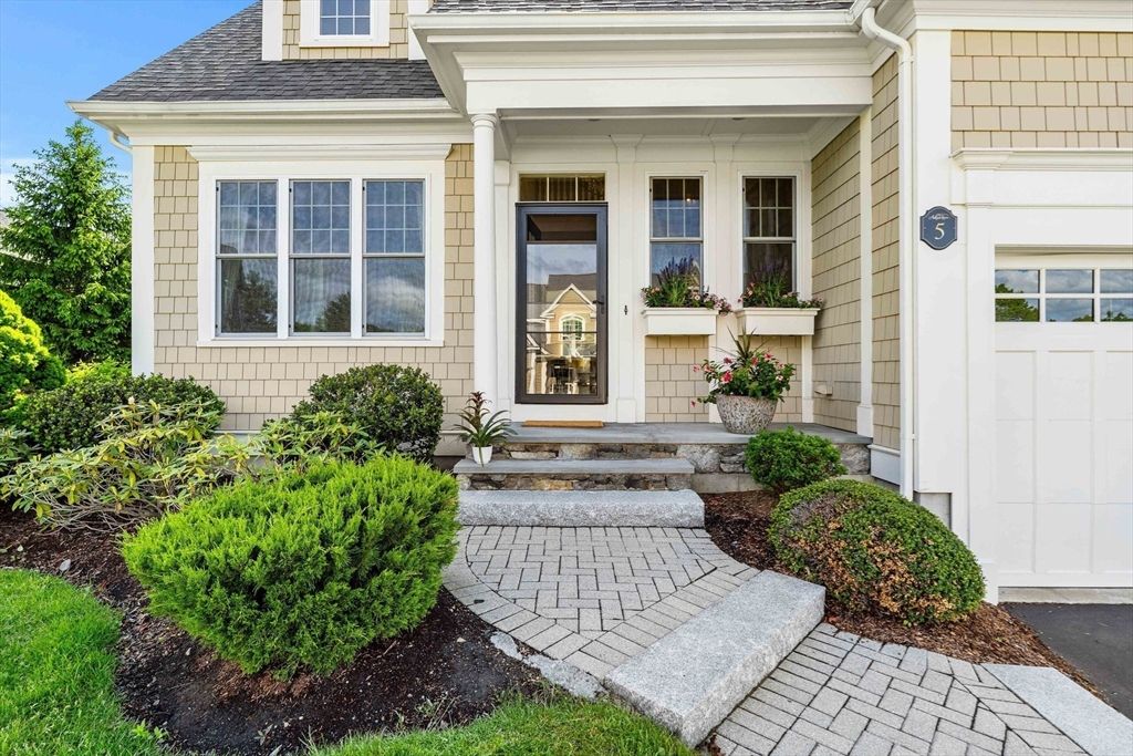 5 Hamilton Cir 5, Shrewsbury, MA 01545