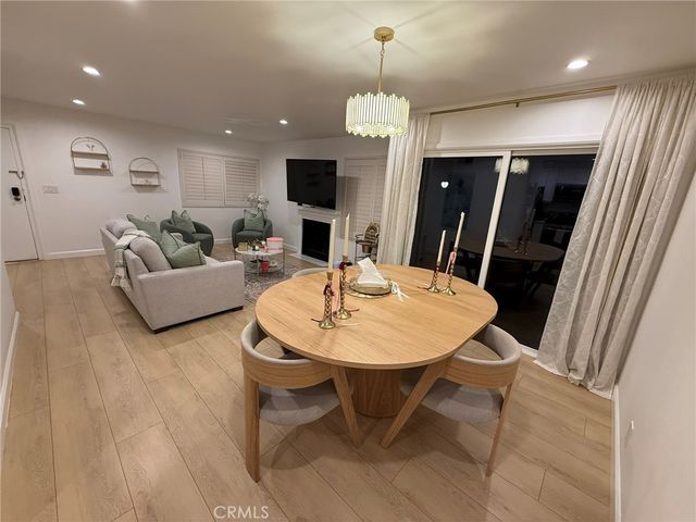 22139 Burbank, Woodland Hills, CA 91367