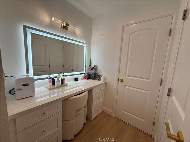 22139 Burbank, Woodland Hills, CA 91367