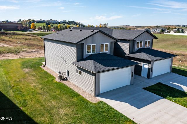 1710 Heart Rdg Lp SE, Mandan, ND 58554 property photo