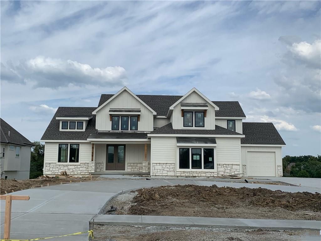 2304 NE Shoal Creek Parkway, Kansas City, MO 64155