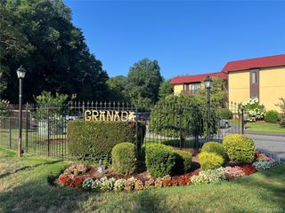 1 Granada Crescent 10, White Plains, NY 10603