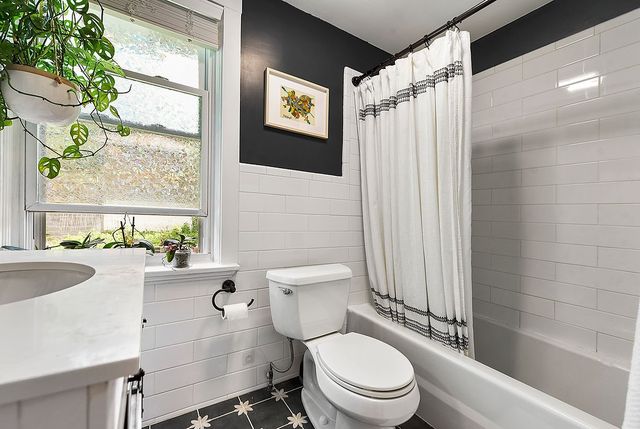 2243 S Braddock Ave, Swissvale, PA 15218