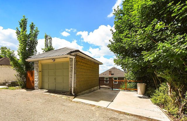 2243 S Braddock Ave, Swissvale, PA 15218