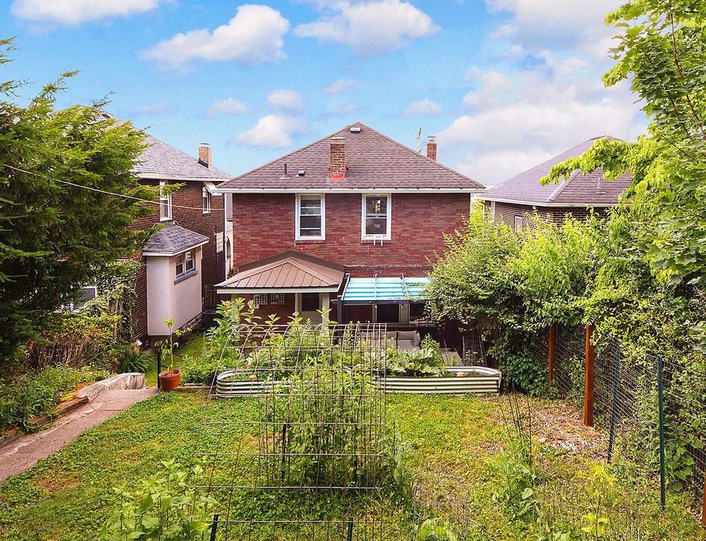 2243 S Braddock Ave, Swissvale, PA 15218