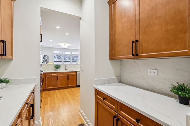 1416 S EMERALD Avenue, Chicago, IL 60607