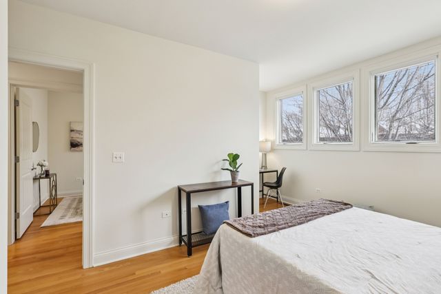 1416 S EMERALD Avenue, Chicago, IL 60607