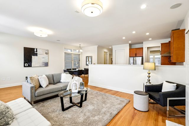 1416 S EMERALD Avenue, Chicago, IL 60607