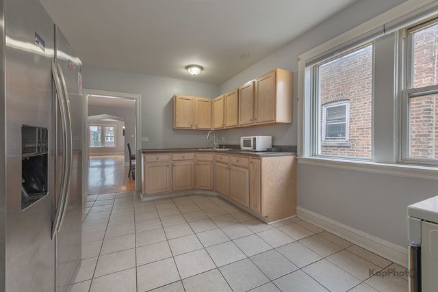 8923 S Blackstone Avenue, Chicago, IL 60617