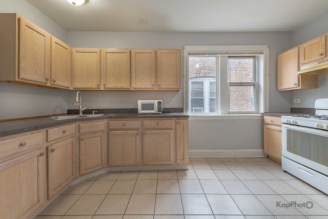 8923 S Blackstone Avenue, Chicago, IL 60617