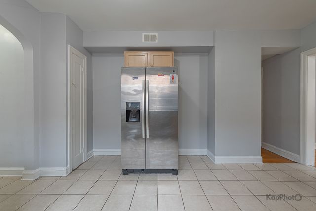 8923 S Blackstone Avenue, Chicago, IL 60617