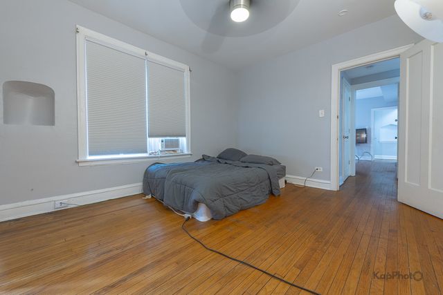 8923 S Blackstone Avenue, Chicago, IL 60617