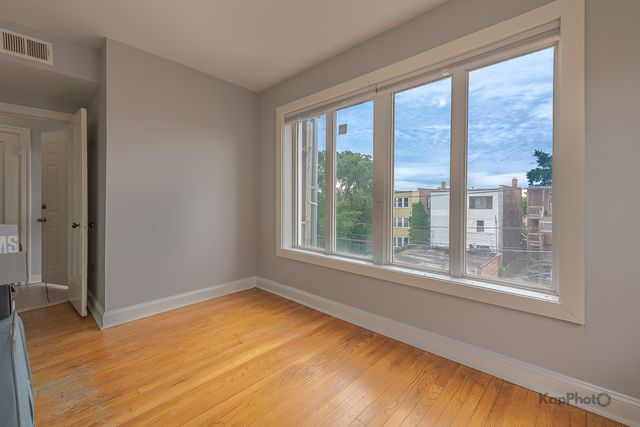 8923 S Blackstone Avenue, Chicago, IL 60617