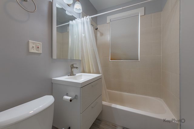 8923 S Blackstone Avenue, Chicago, IL 60617