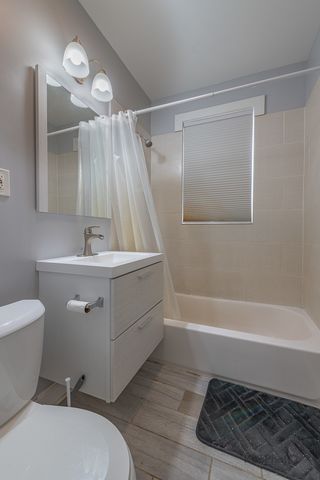 8923 S Blackstone Avenue, Chicago, IL 60617
