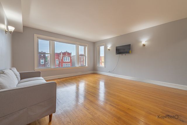 8923 S Blackstone Avenue, Chicago, IL 60617