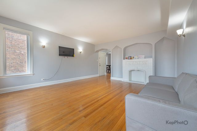 8923 S Blackstone Avenue, Chicago, IL 60617